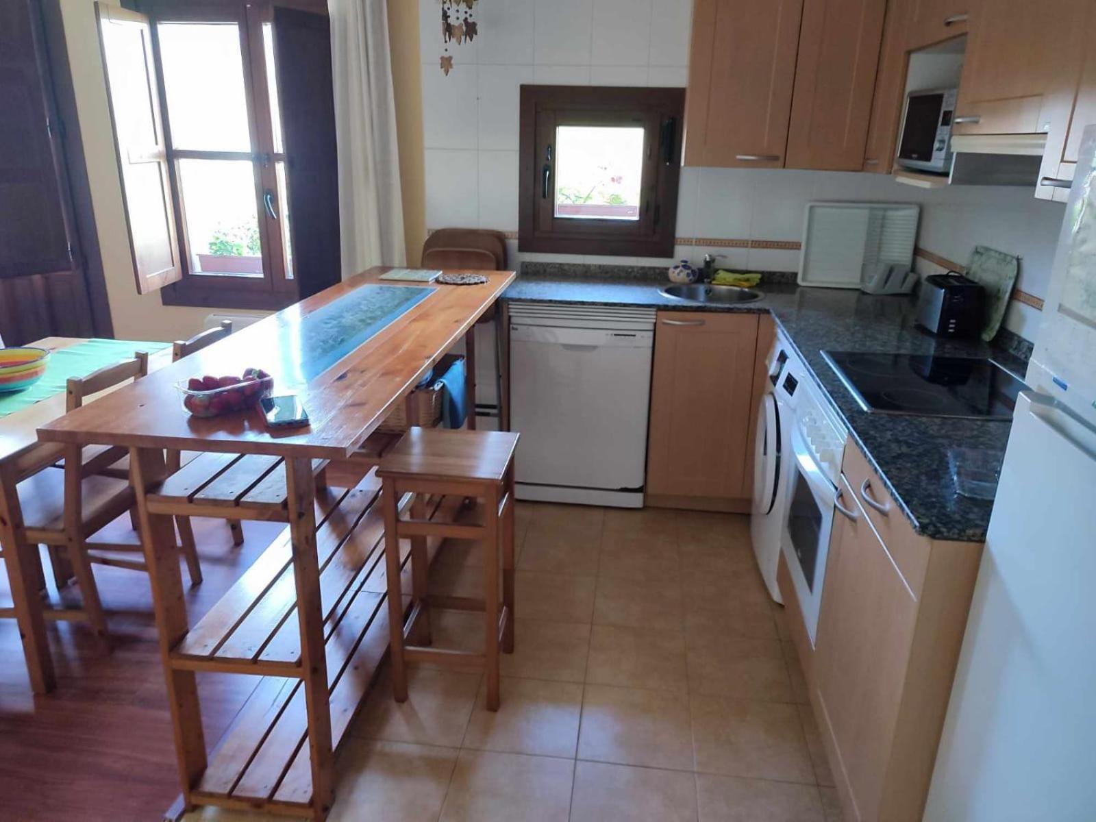 Acogedor Bajo Con Terraza Y Vistas * Nueva De Llanes